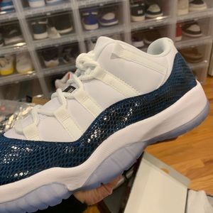 Jordan 11 snakeskin low